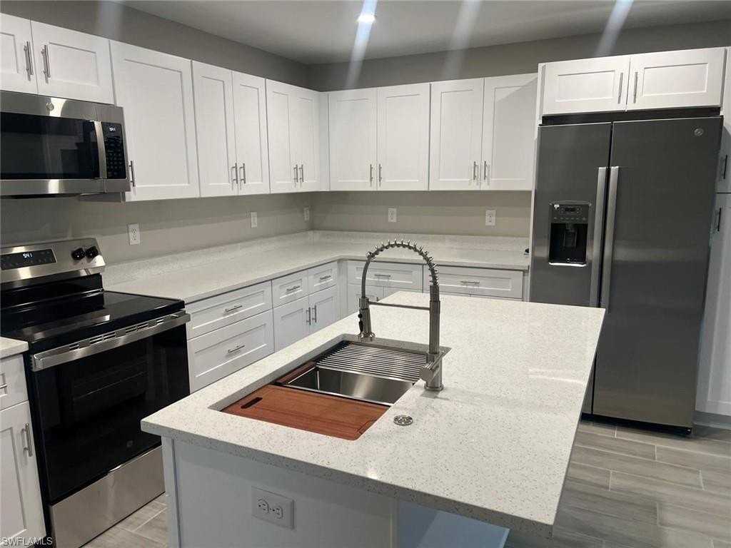 1122 Eisenhower Blvd - Photo 3 of 8