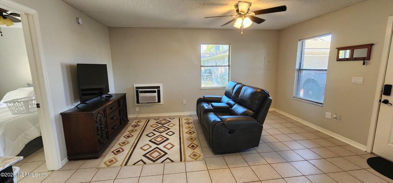 2834 Henley Rd - Photo 3 of 6