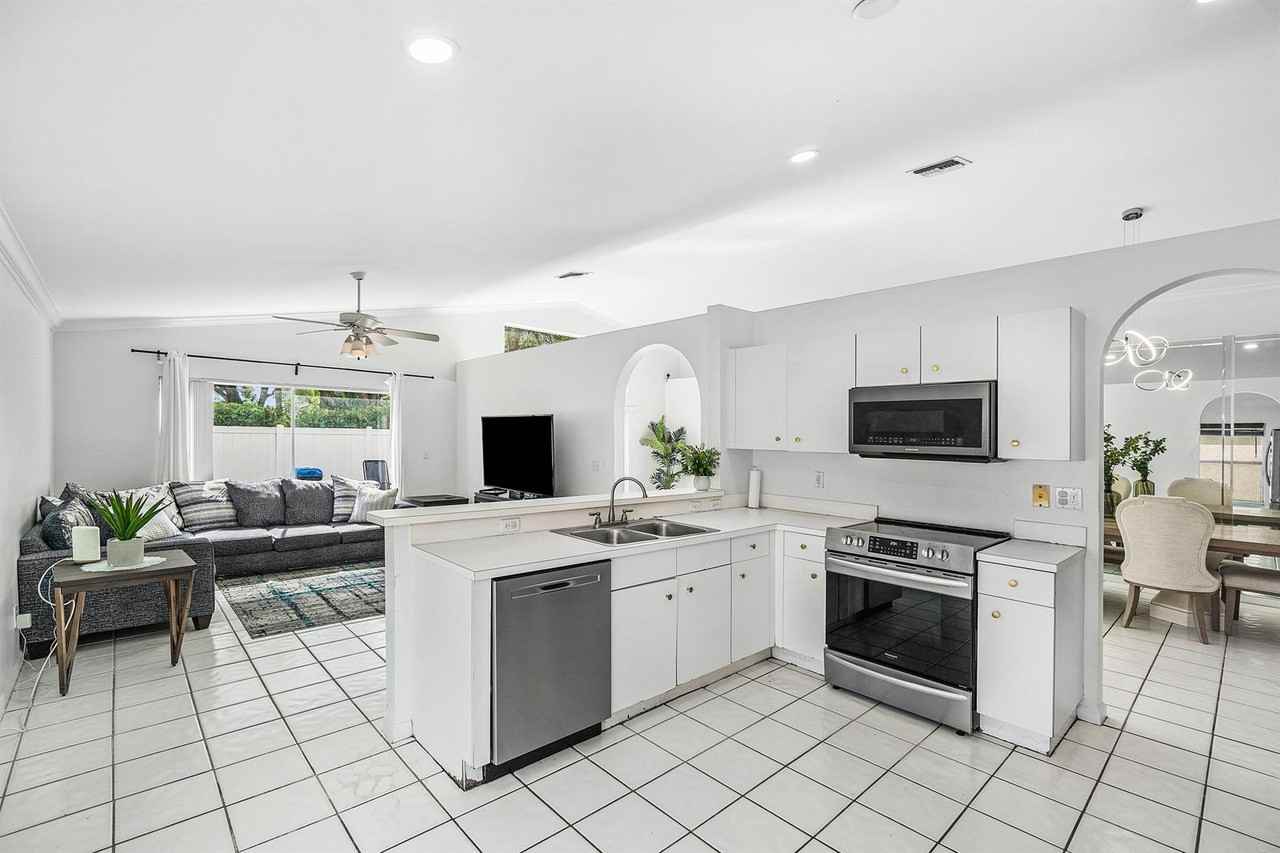 8149 Mystic Harbor Cir - Photo 5 of 8