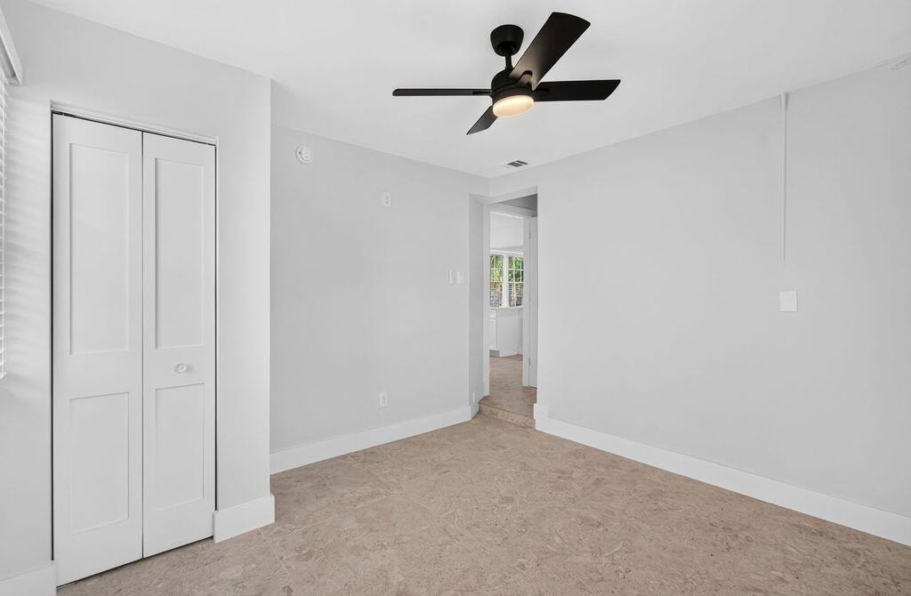 826 37th St - Photo 2 of 8