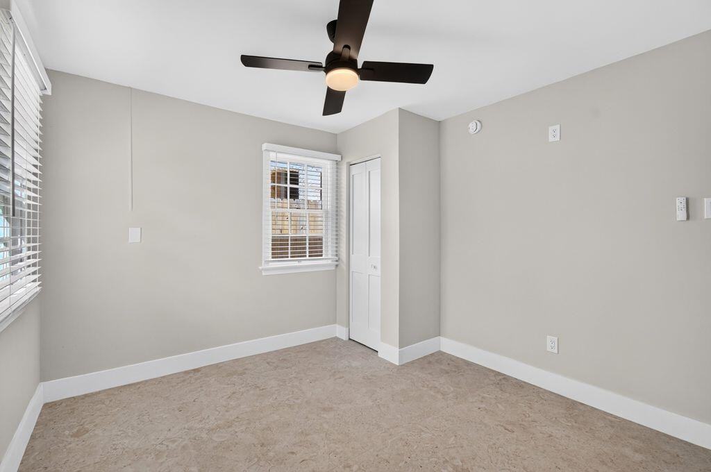 826 37th St - Photo 3 of 8
