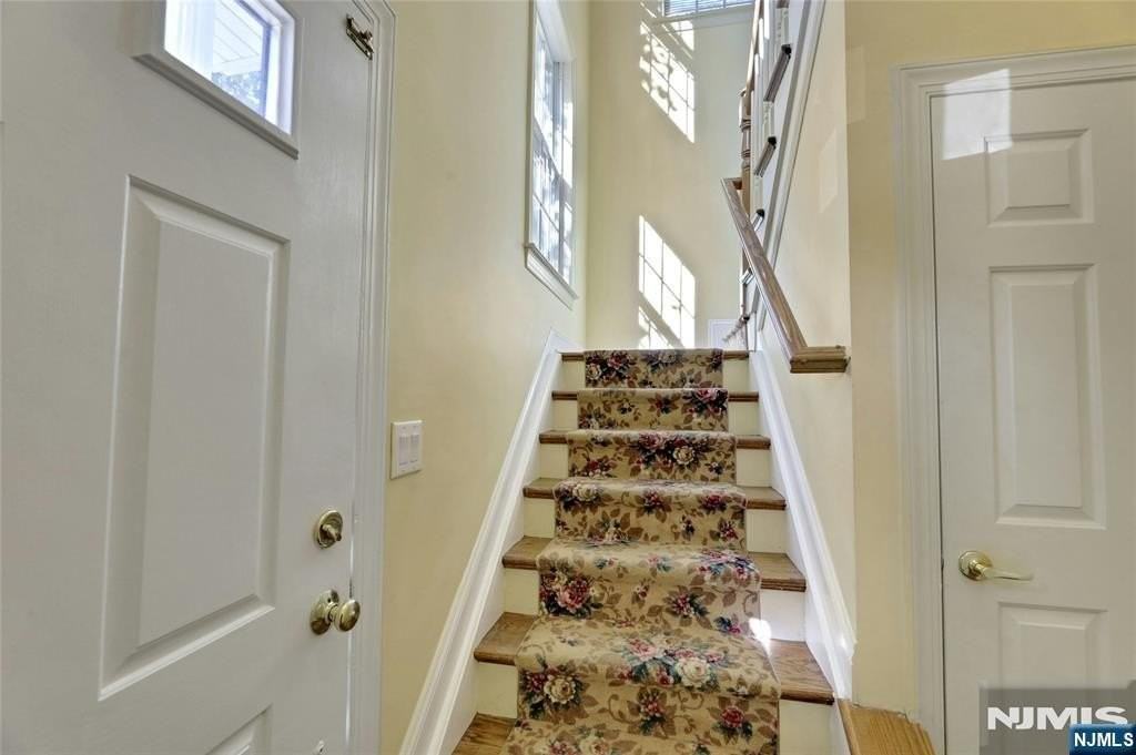 66 Pheasant Run - Photo 4 of 41