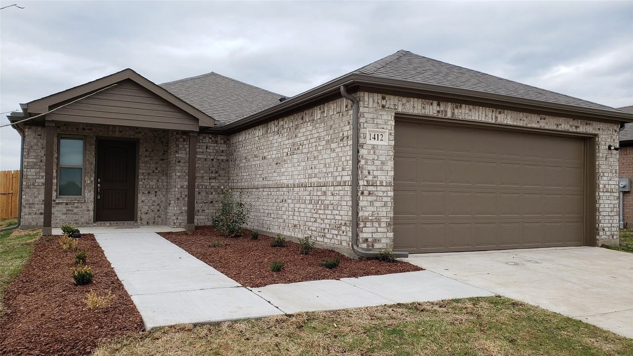 1412 Brindle Dr - Photo 3 of 19