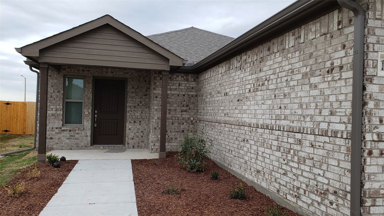 1412 Brindle Dr - Photo 4 of 19