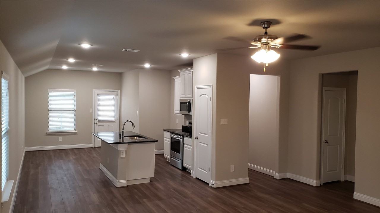1412 Brindle Dr - Photo 7 of 19
