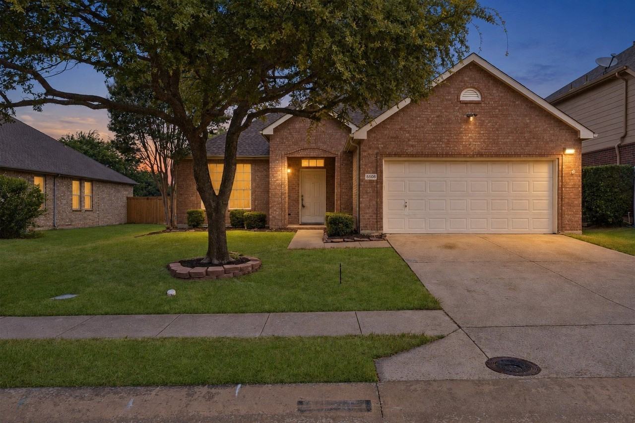 6508 Courtyards Dr - Photo 2 of 22