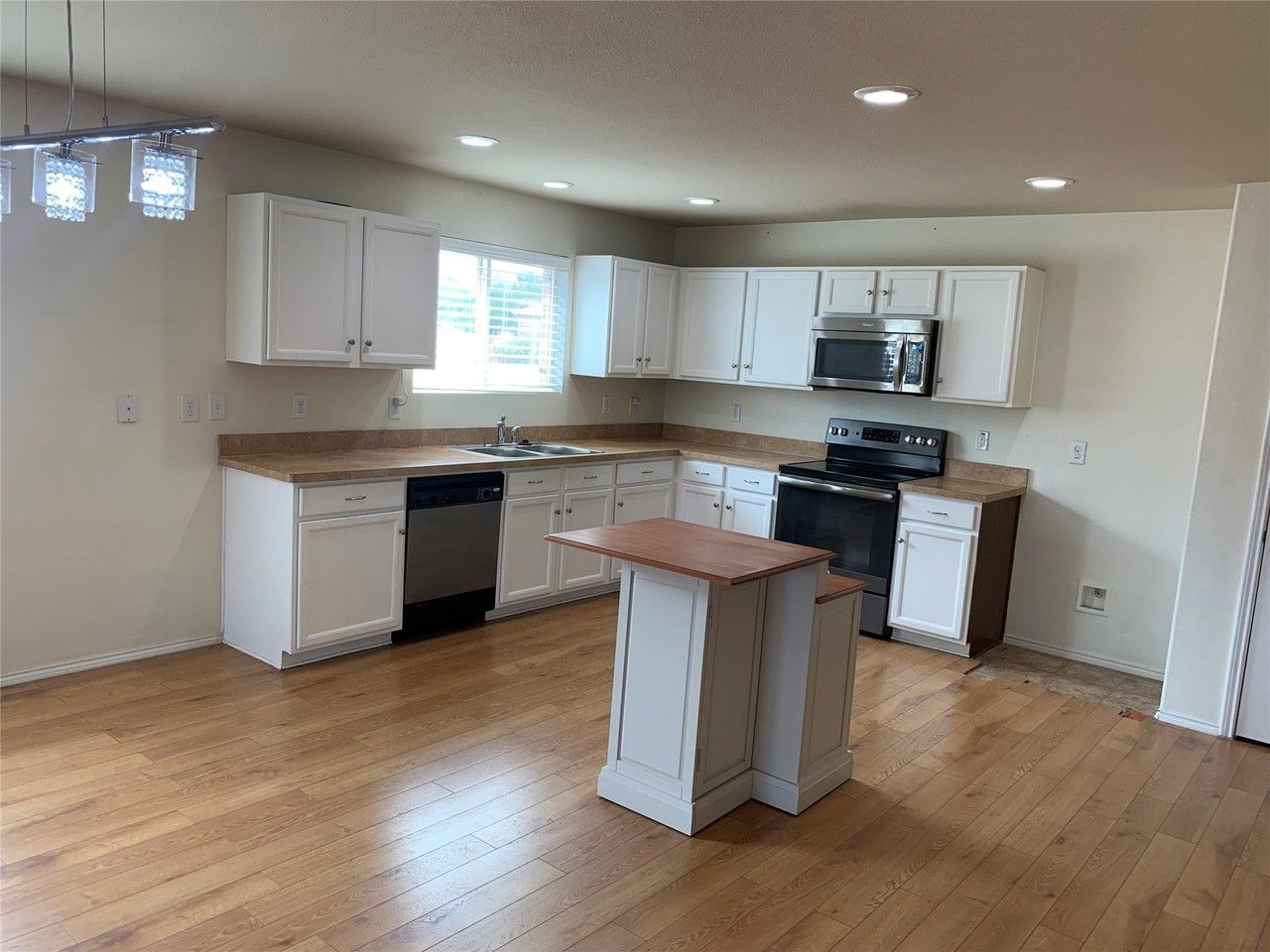 3208 Sadie Trl - Photo 2 of 19