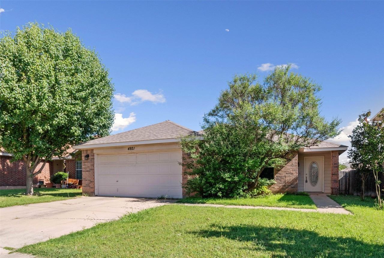 4921 Thorn Hollow Dr - Photo 3 of 21