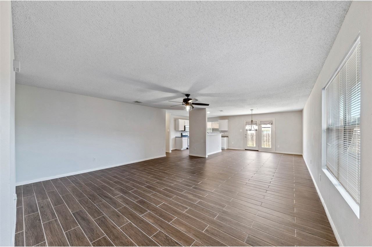 4921 Thorn Hollow Dr - Photo 4 of 21