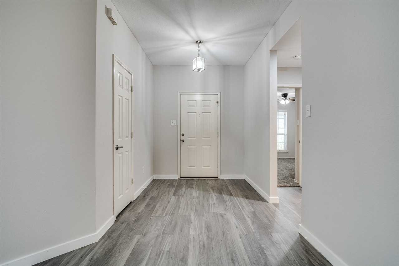 2800 Spencer Cir - Photo 3 of 25