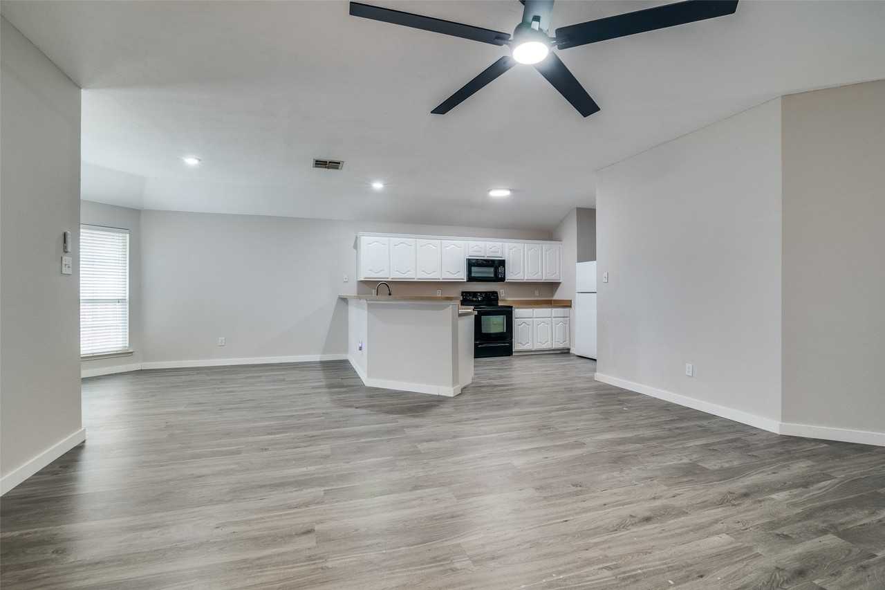 2800 Spencer Cir - Photo 6 of 25