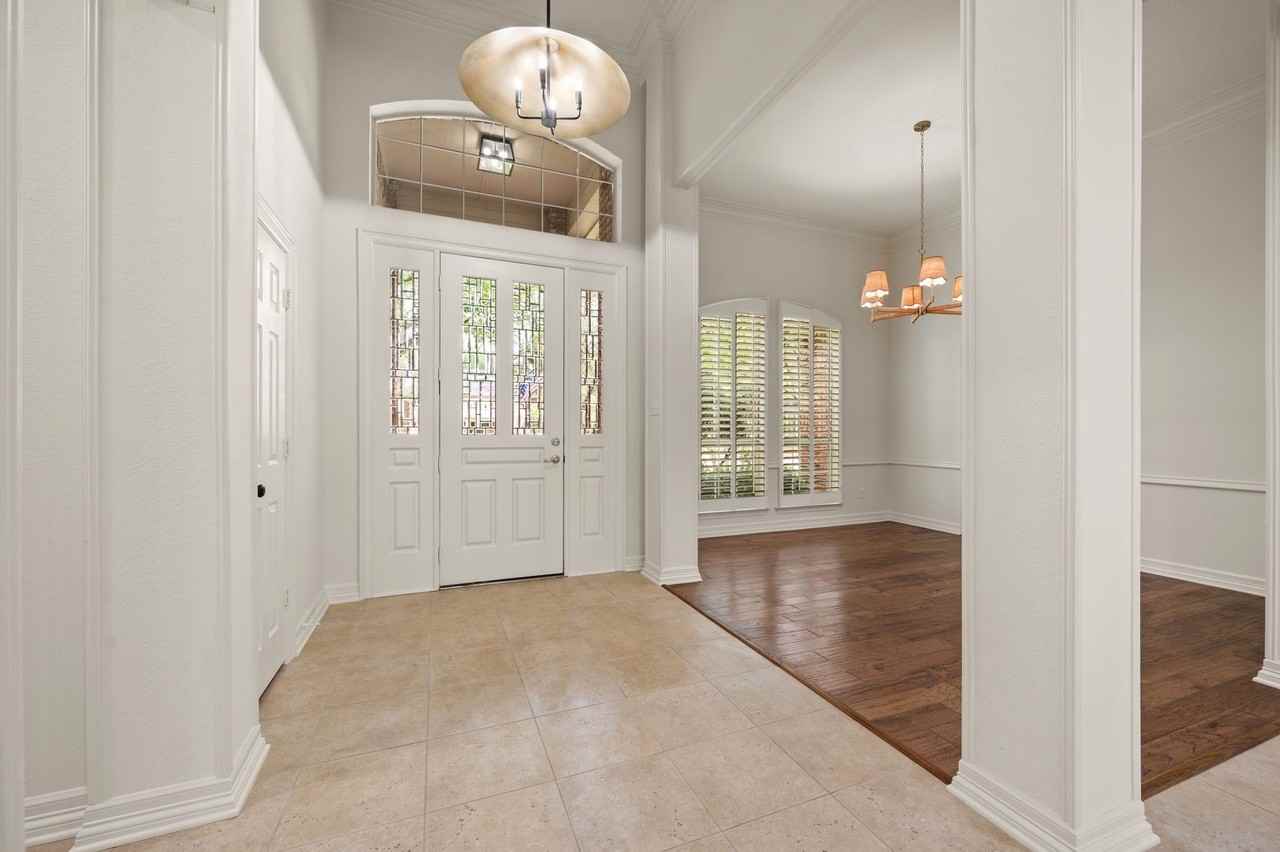 5302 Maple Ln - Photo 5 of 40