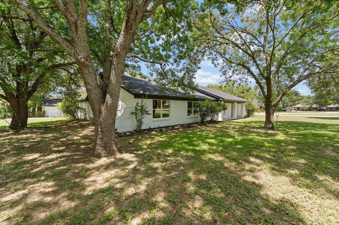 202 Roaring Springs Dr - Photo 2 of 29