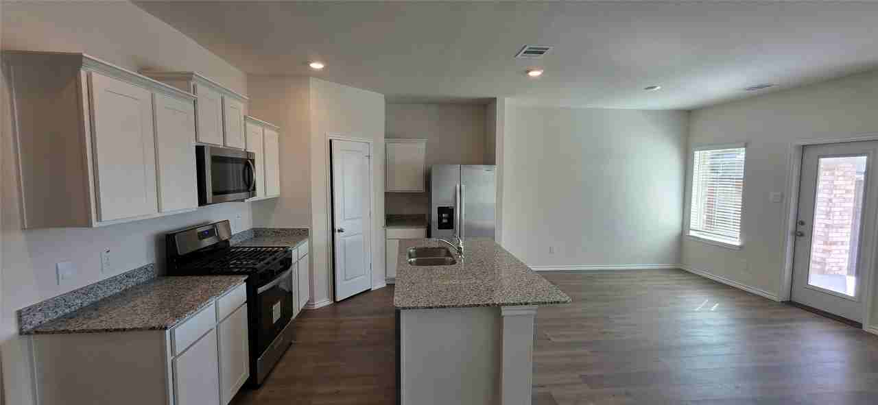 3904 Malachite Dr - Photo 5 of 36