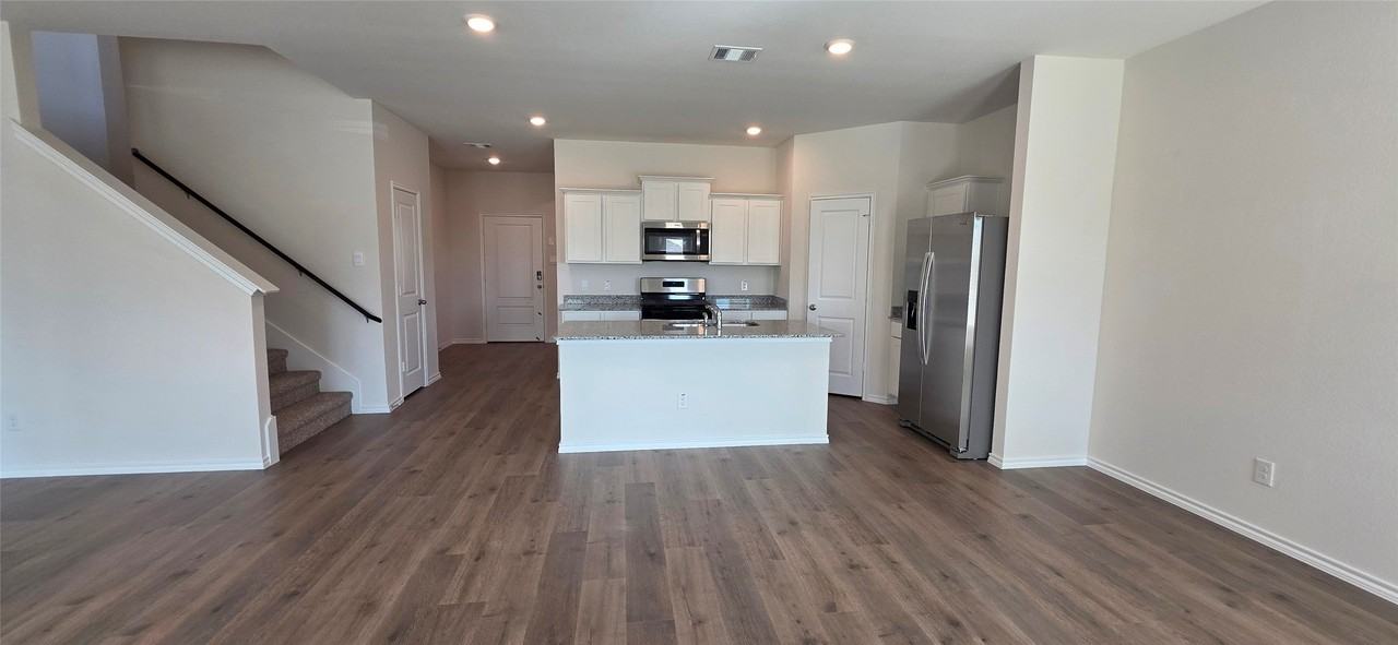 3904 Malachite Dr - Photo 6 of 36