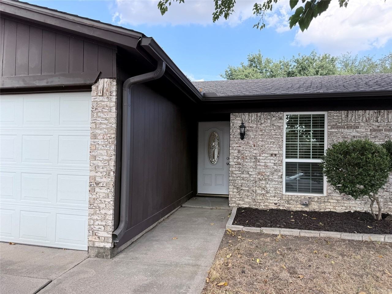 2704 Springlake Ct - Photo 2 of 19