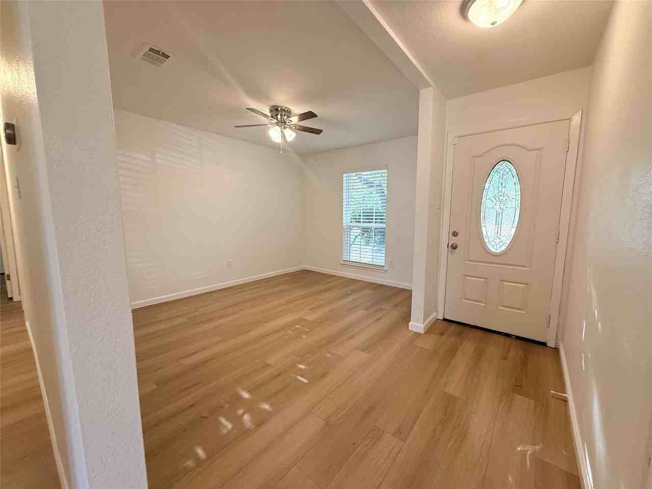 2704 Springlake Ct - Photo 3 of 19