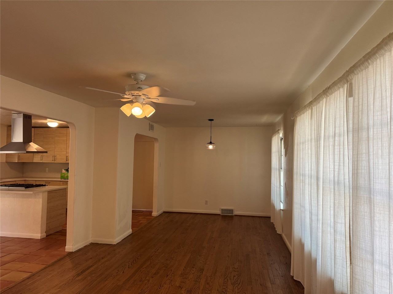 514 W Ridgewood Dr - Photo 4 of 22