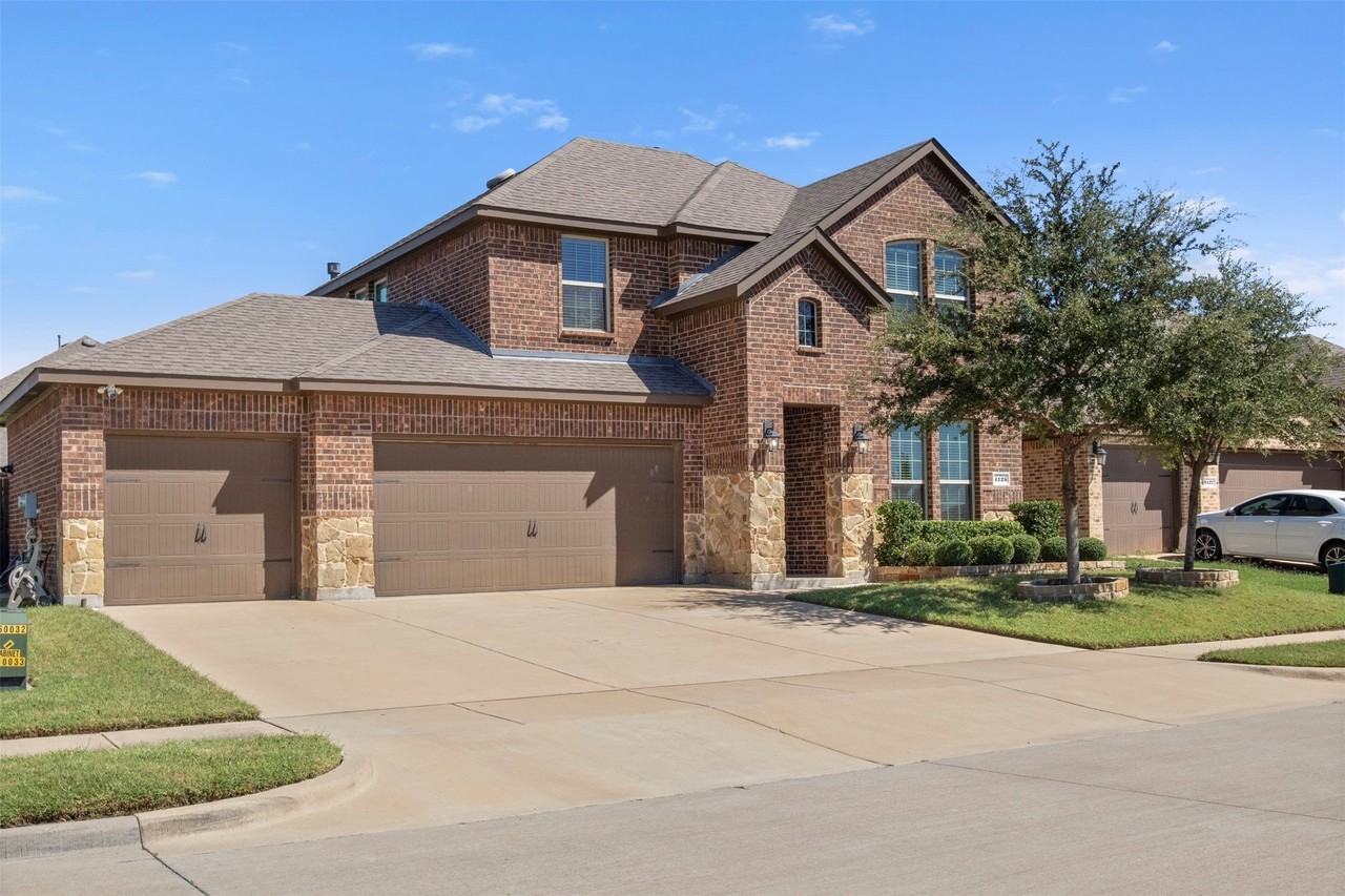 4125 Fern Loop - Photo 3 of 40