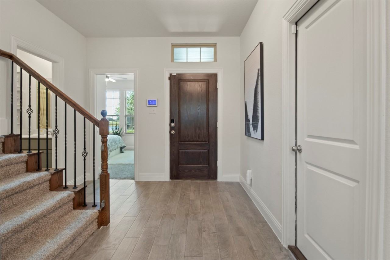 4125 Fern Loop - Photo 4 of 40