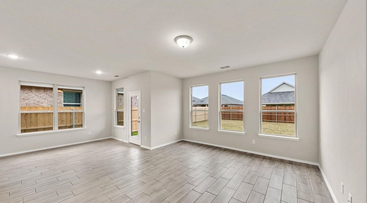 1104 El Sol Blvd - Photo 5 of 18