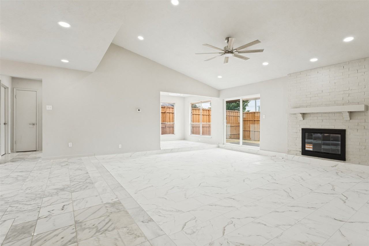 2205 Phoenix Dr - Photo 2 of 24