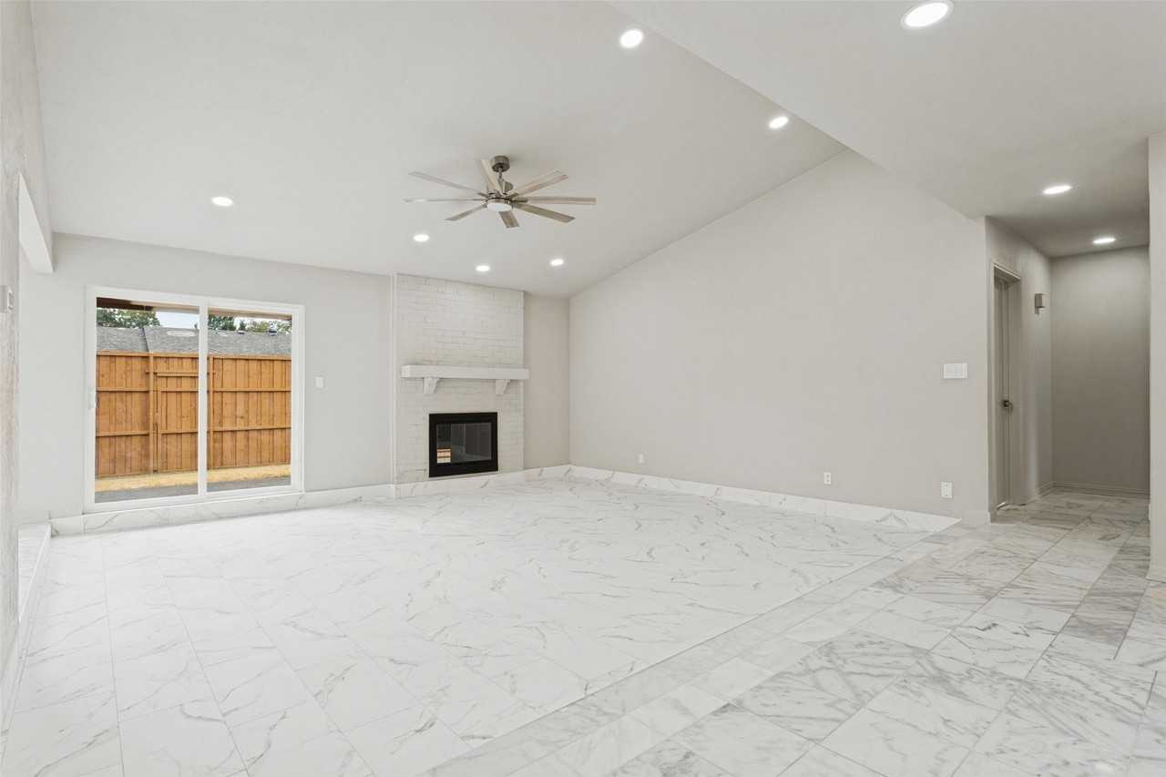 2205 Phoenix Dr - Photo 5 of 24