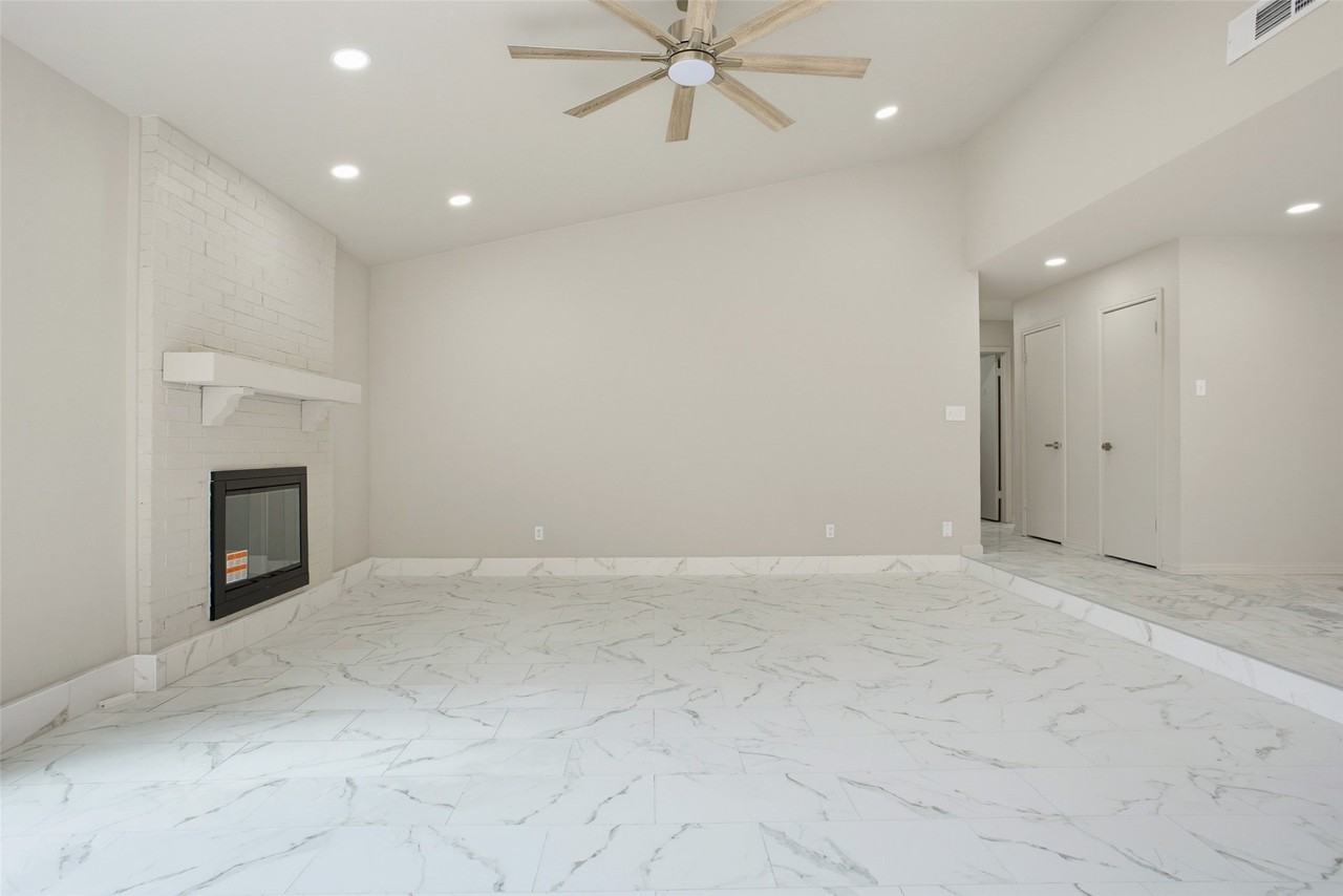 2205 Phoenix Dr - Photo 6 of 24
