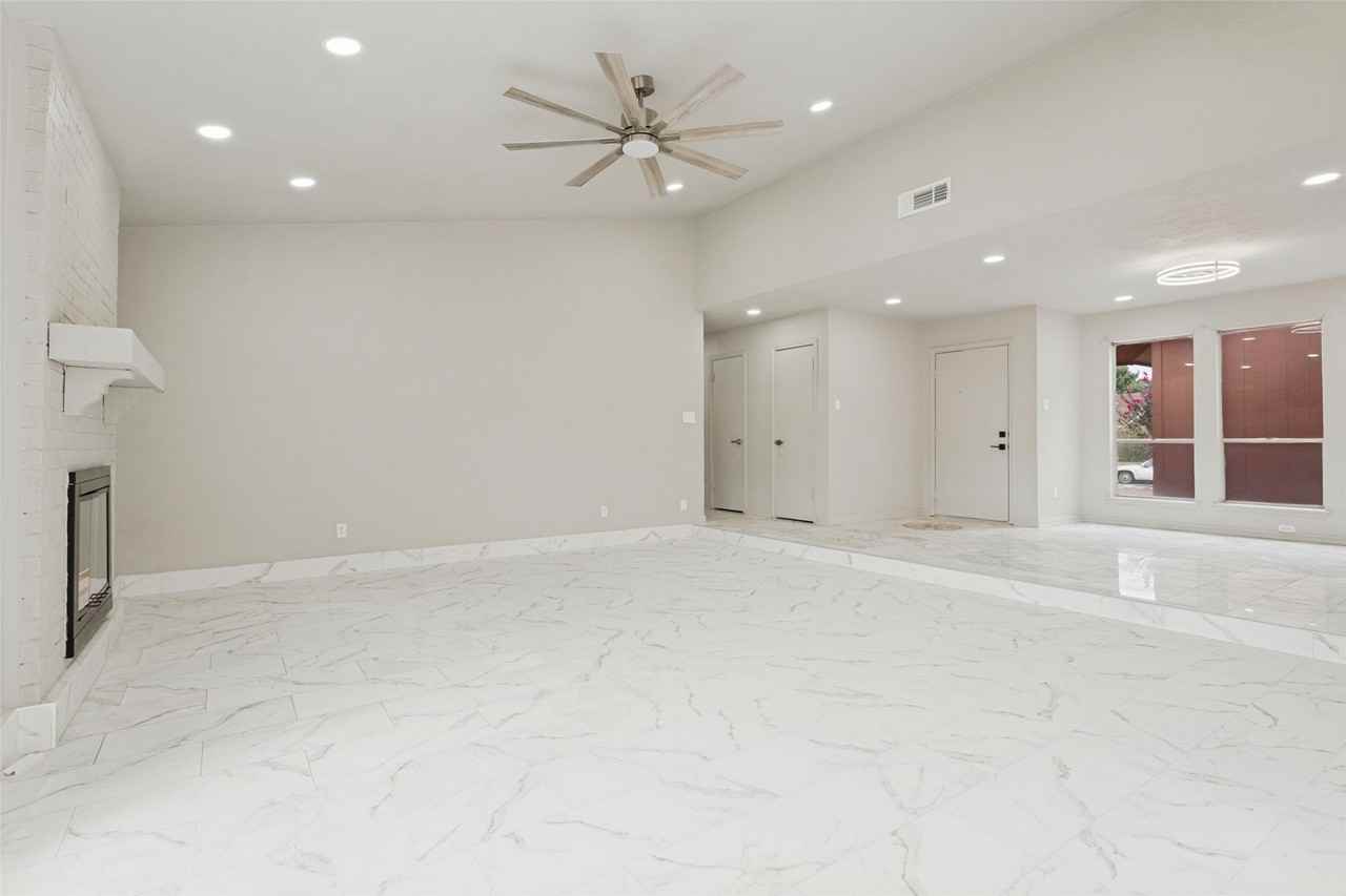 2205 Phoenix Dr - Photo 7 of 24