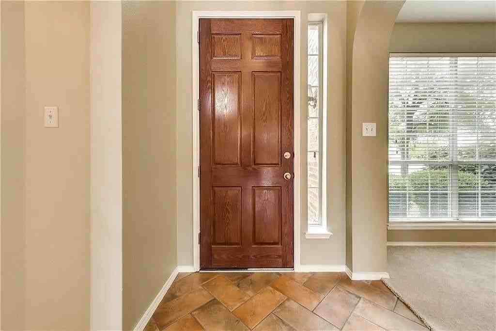 9304 Regal Oaks Dr - Photo 3 of 24