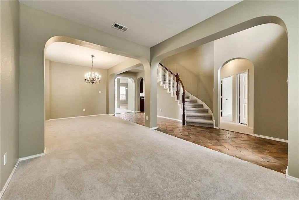 9304 Regal Oaks Dr - Photo 4 of 24