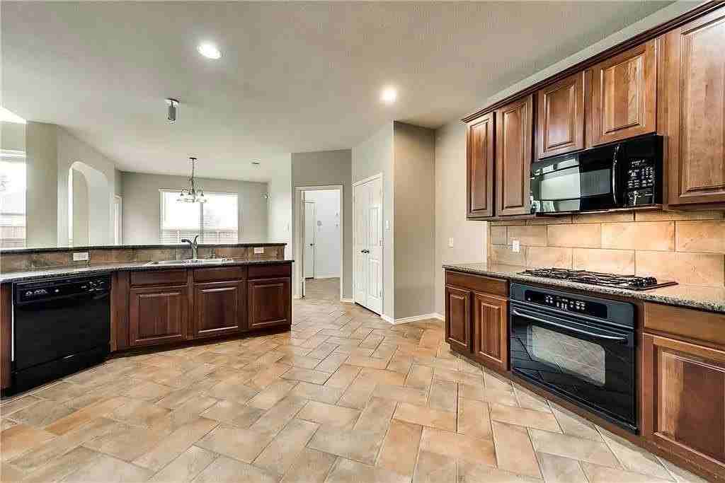 9304 Regal Oaks Dr - Photo 6 of 24