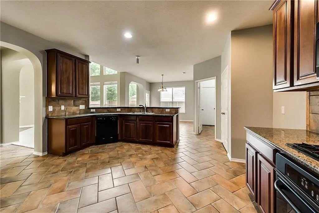 9304 Regal Oaks Dr - Photo 7 of 24