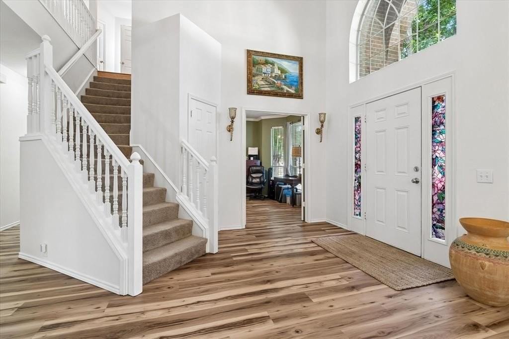 11379 Lockshire Dr - Photo 2 of 32