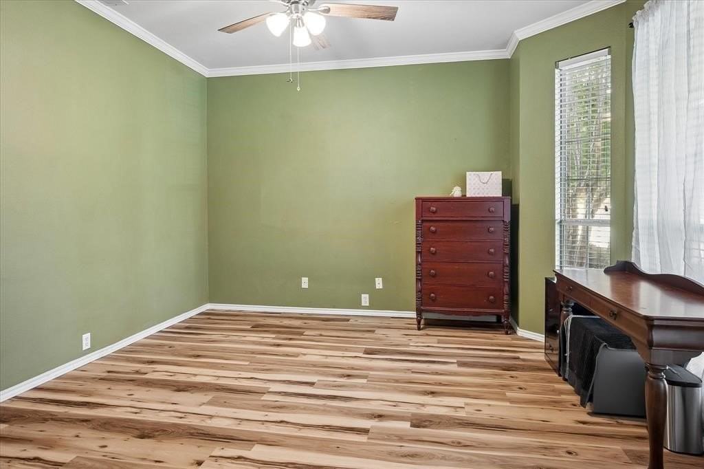 11379 Lockshire Dr - Photo 6 of 32