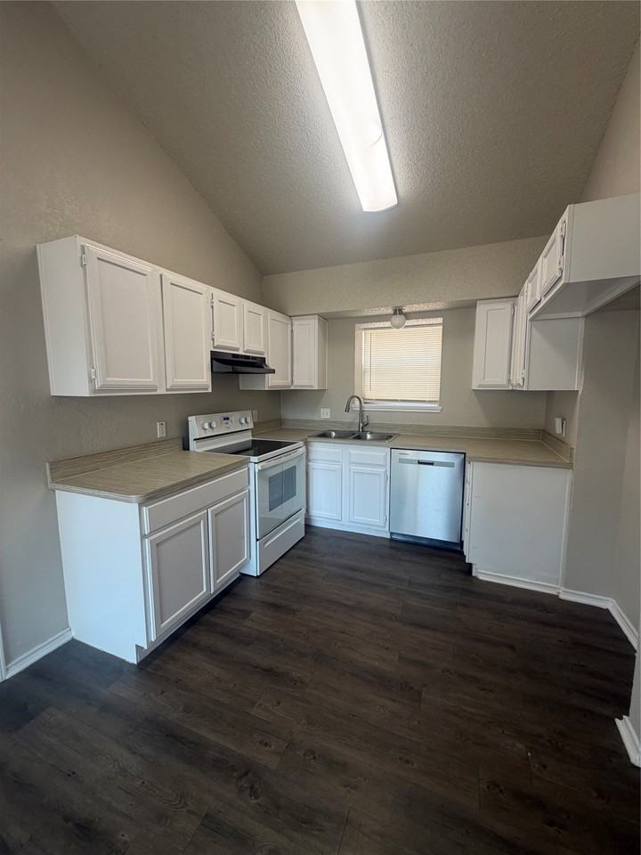 7313 Silver Sage Dr - Photo 3 of 7