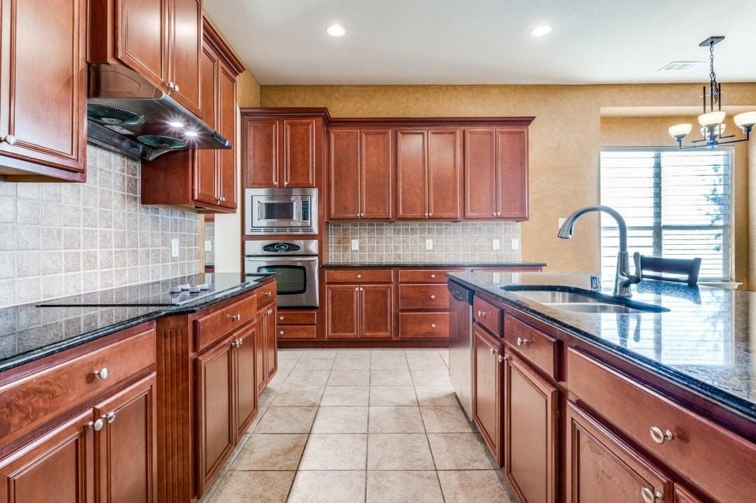 4652 Phillip Dr - Photo 5 of 24