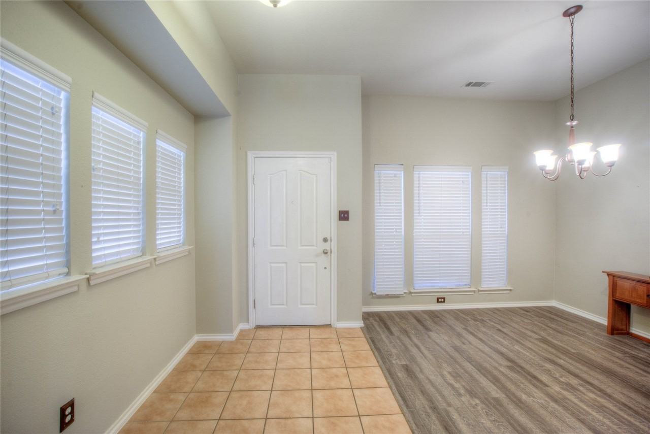 5012 Nash Ln - Photo 2 of 24