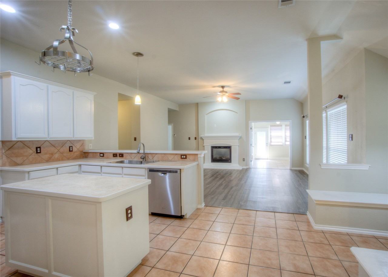 5012 Nash Ln - Photo 4 of 24