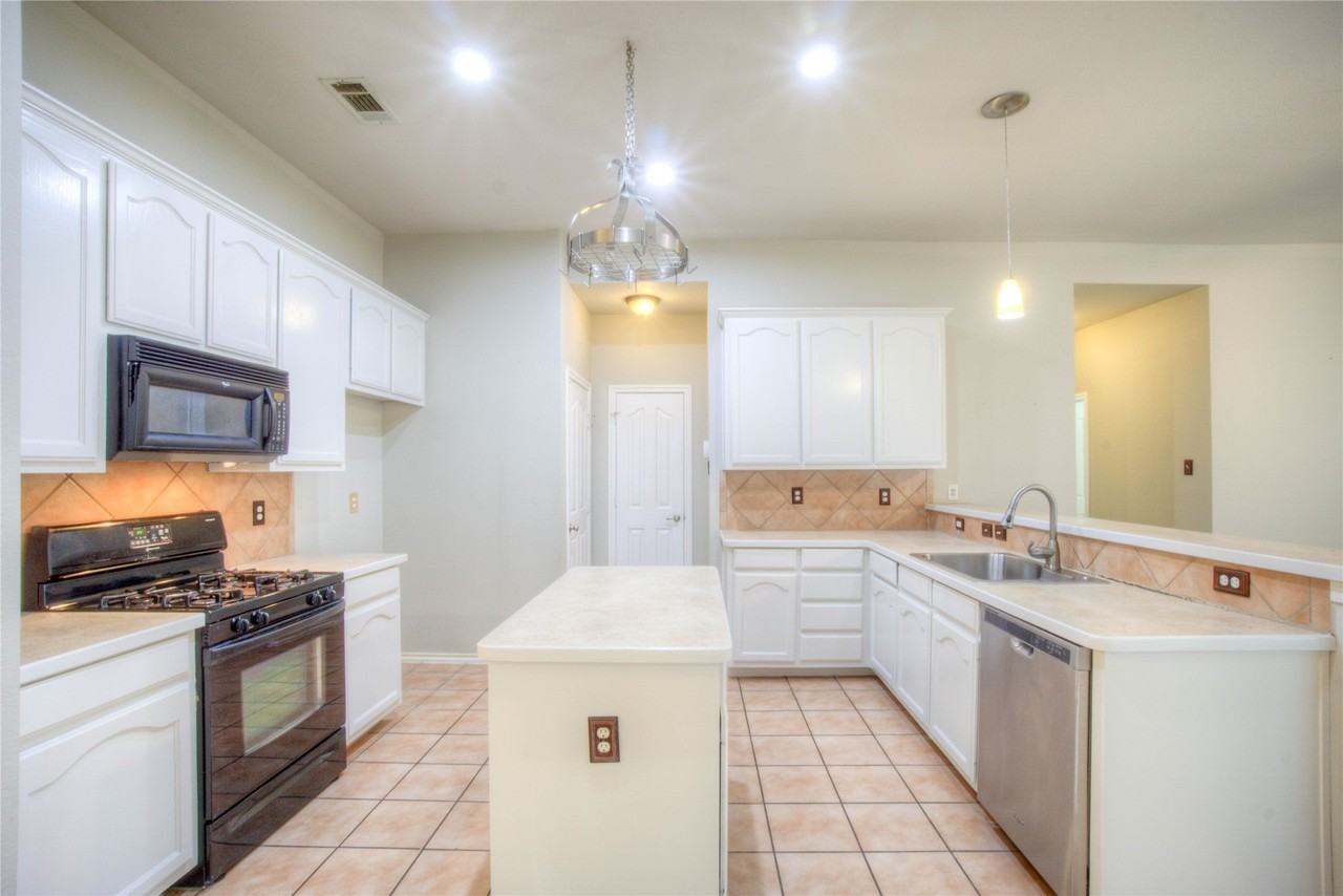 5012 Nash Ln - Photo 5 of 24
