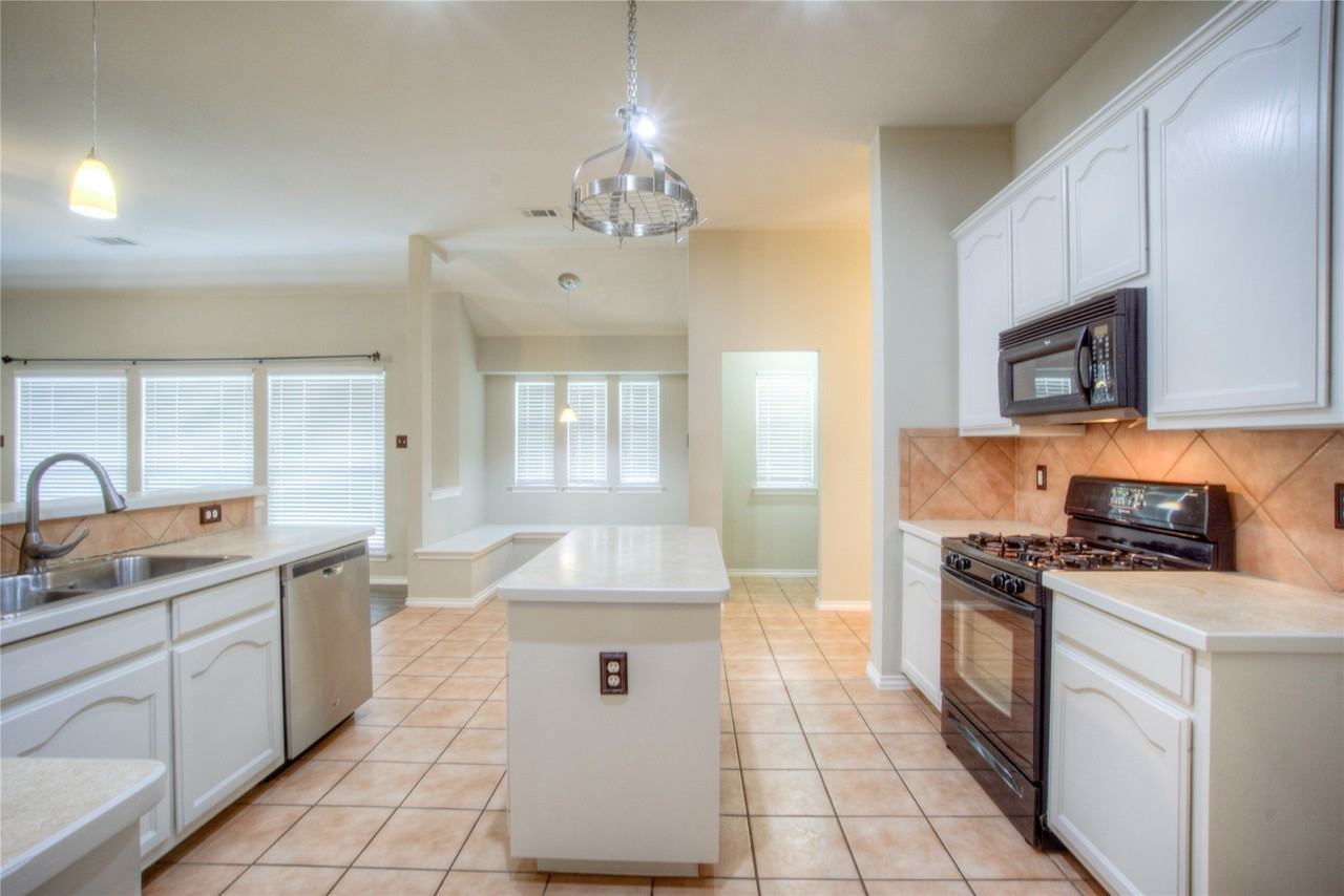 5012 Nash Ln - Photo 6 of 24