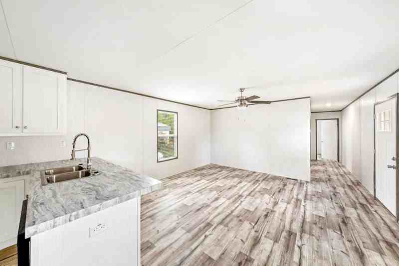 202 Linda St - Photo 3 of 12