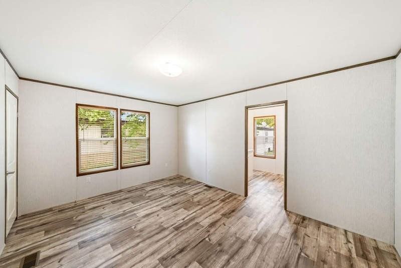 202 Linda St - Photo 6 of 12