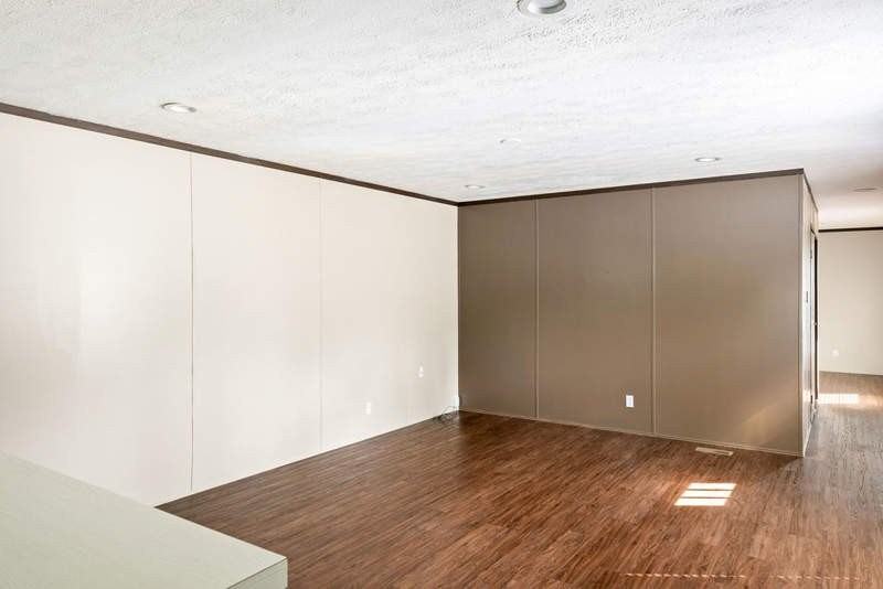 210 Peggy St - Photo 4 of 14