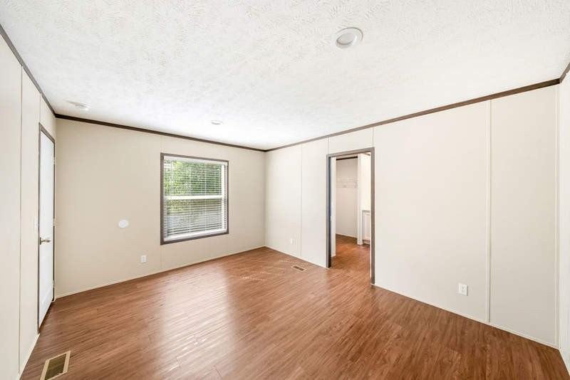210 Peggy St - Photo 5 of 14