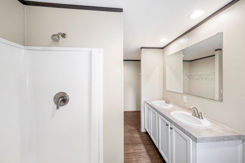 210 Peggy St - Photo 6 of 14