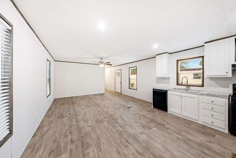 114 Lillian St - Photo 3 of 11
