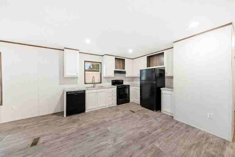 114 Lillian St - Photo 4 of 11