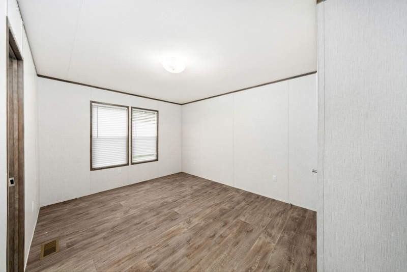 114 Lillian St - Photo 5 of 11