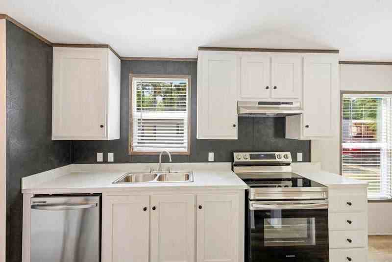 128 Lillian St - Photo 3 of 11